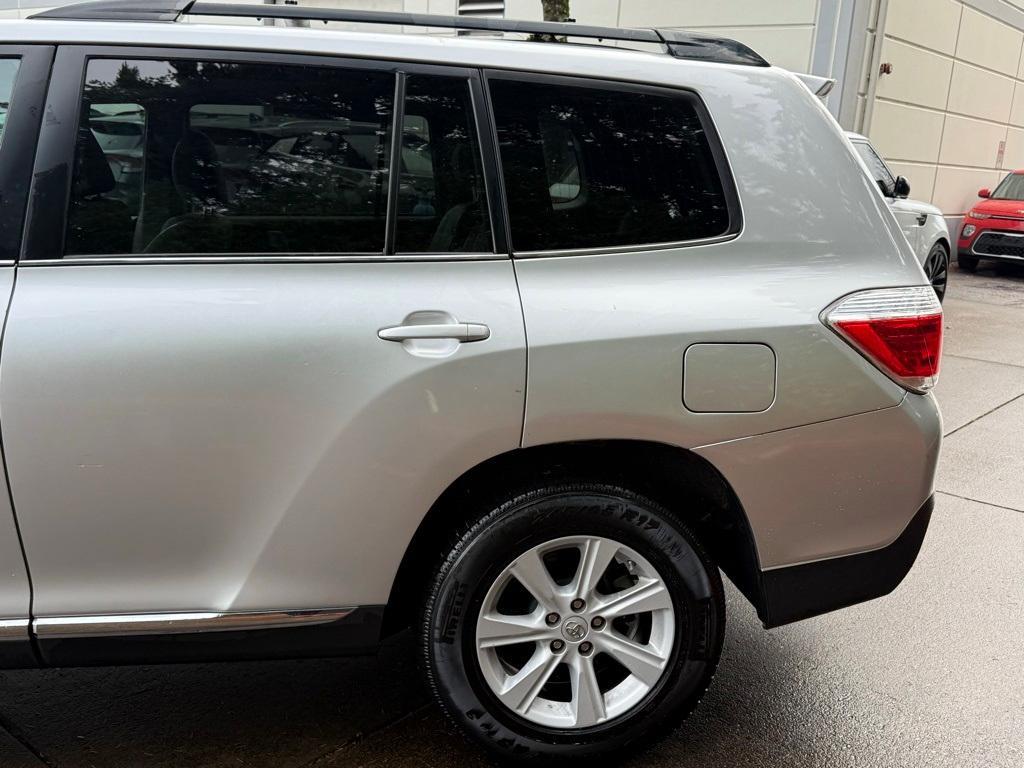 used 2013 Toyota Highlander car, priced at $17,995