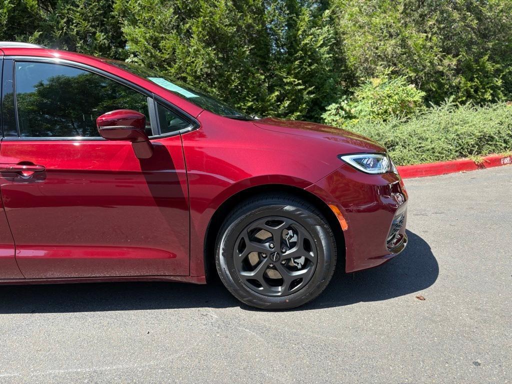used 2021 Chrysler Pacifica Hybrid car, priced at $27,999