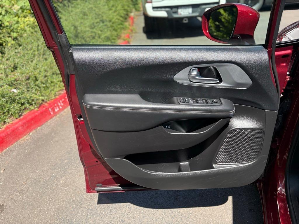 used 2021 Chrysler Pacifica Hybrid car, priced at $27,999