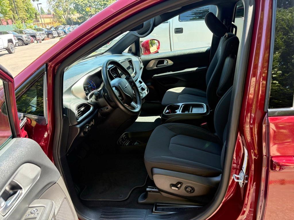 used 2021 Chrysler Pacifica Hybrid car, priced at $27,999