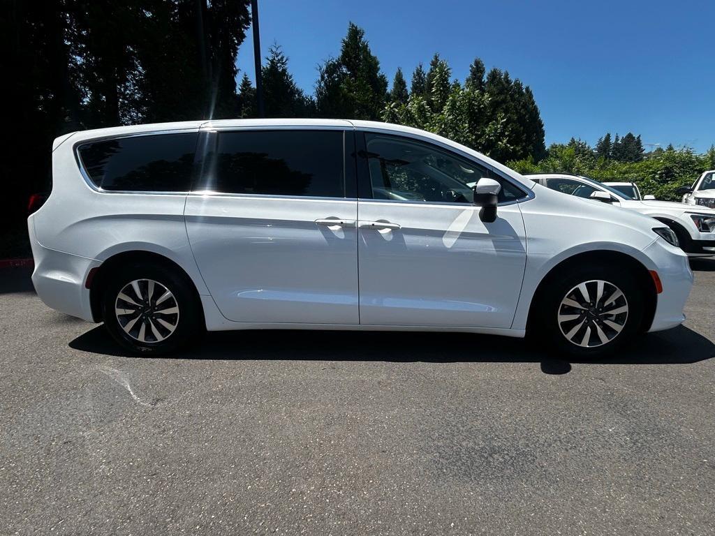 used 2023 Chrysler Pacifica Hybrid car, priced at $25,799