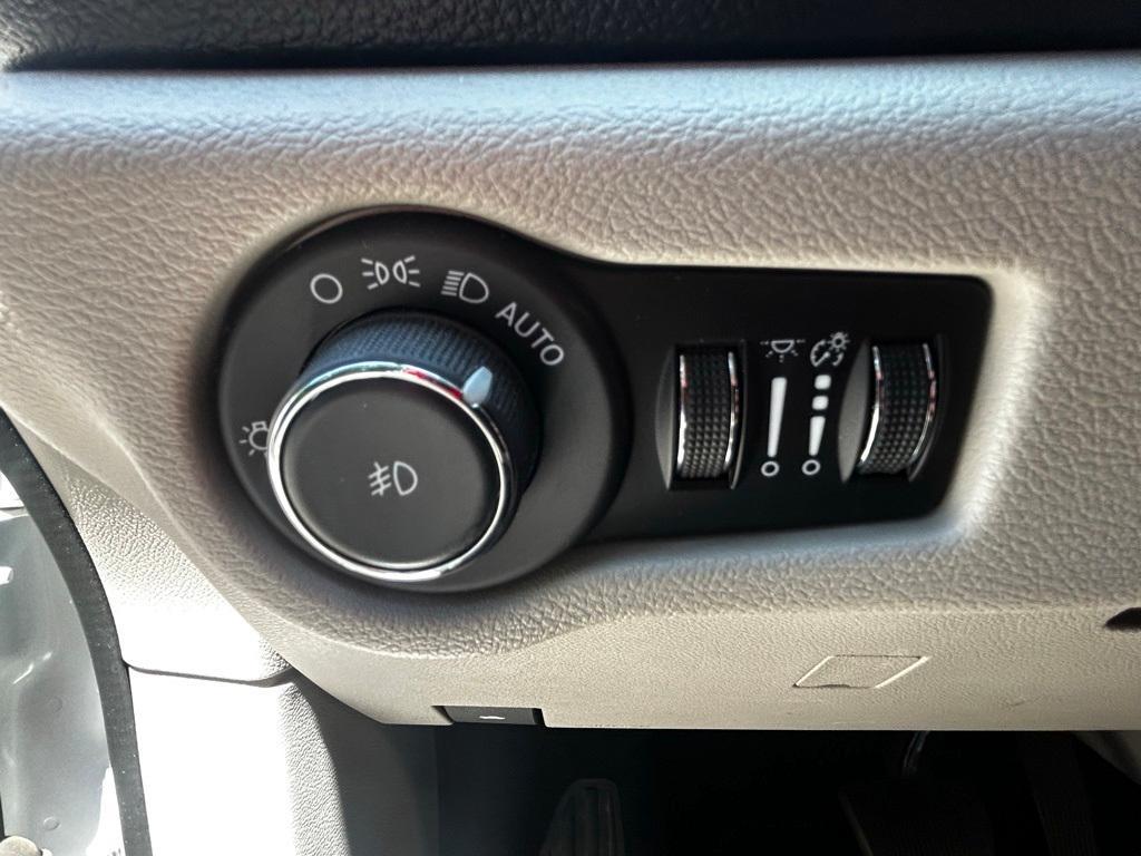 used 2023 Chrysler Pacifica Hybrid car, priced at $25,799