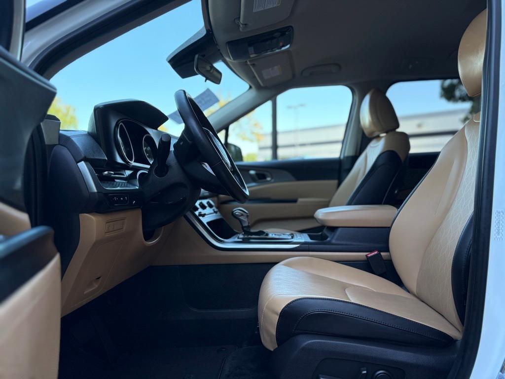 used 2024 Kia Carnival car, priced at $31,999