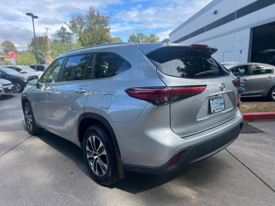 used 2023 Toyota Highlander car, priced at $37,925