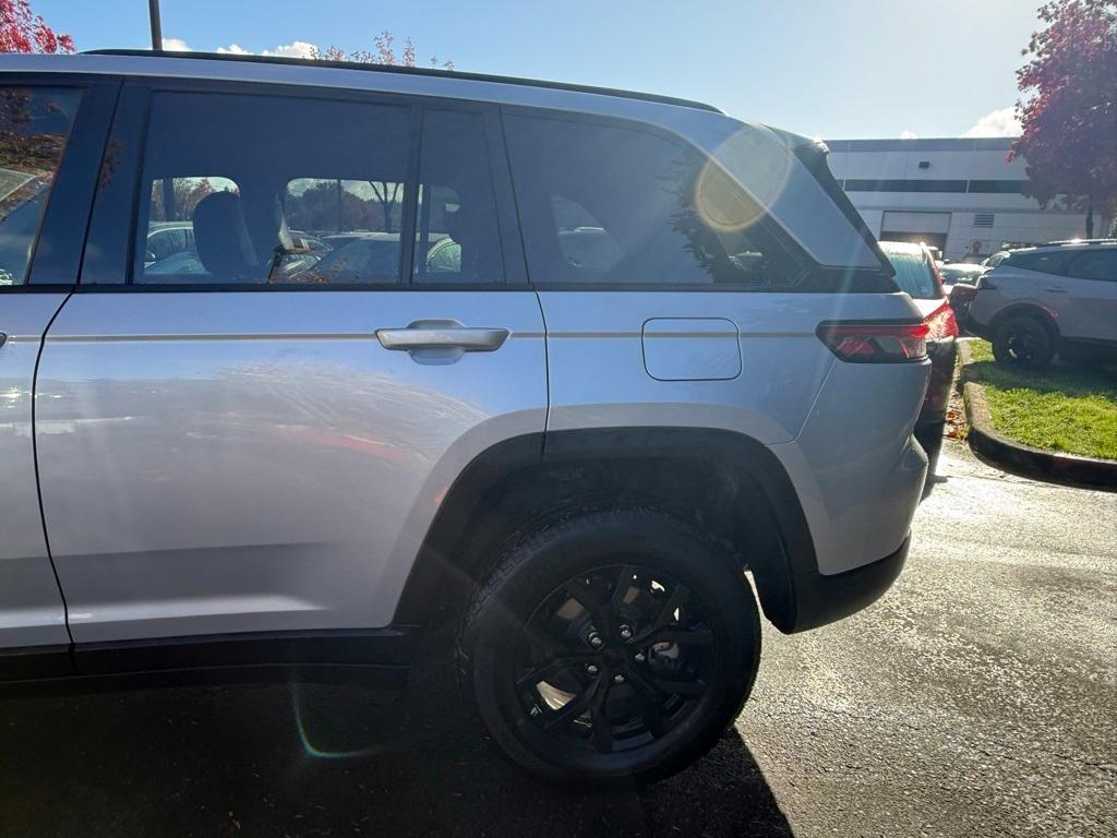 used 2024 Jeep Grand Cherokee car, priced at $28,999