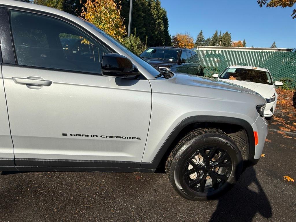 used 2024 Jeep Grand Cherokee car, priced at $28,999