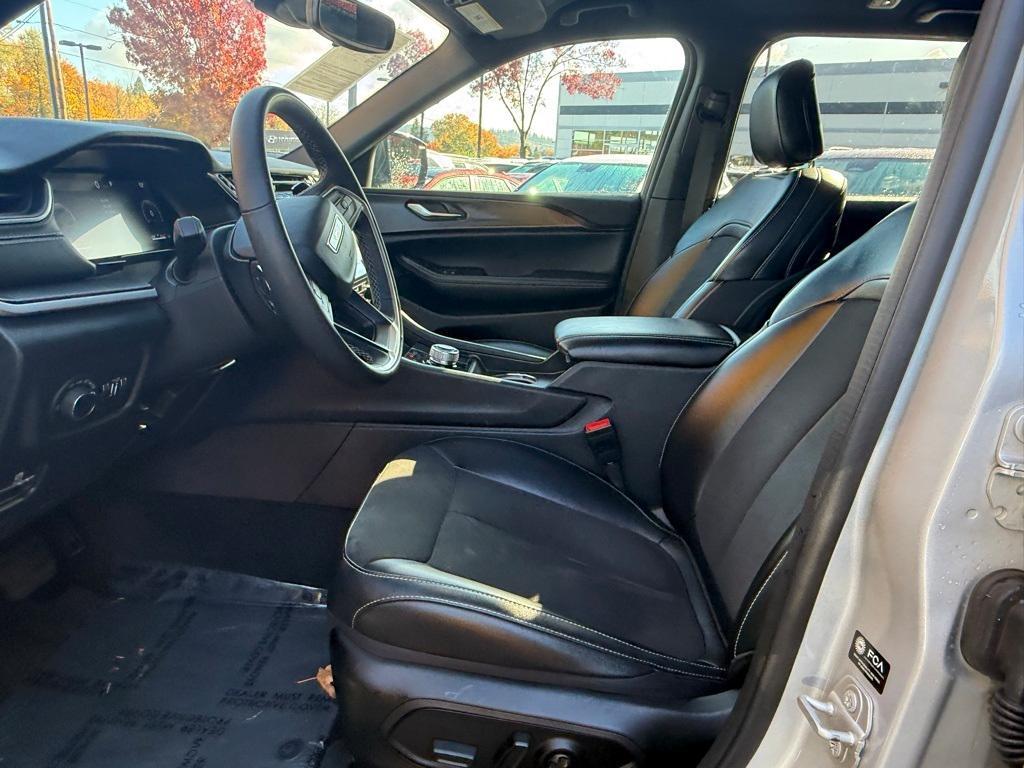 used 2024 Jeep Grand Cherokee car, priced at $28,999