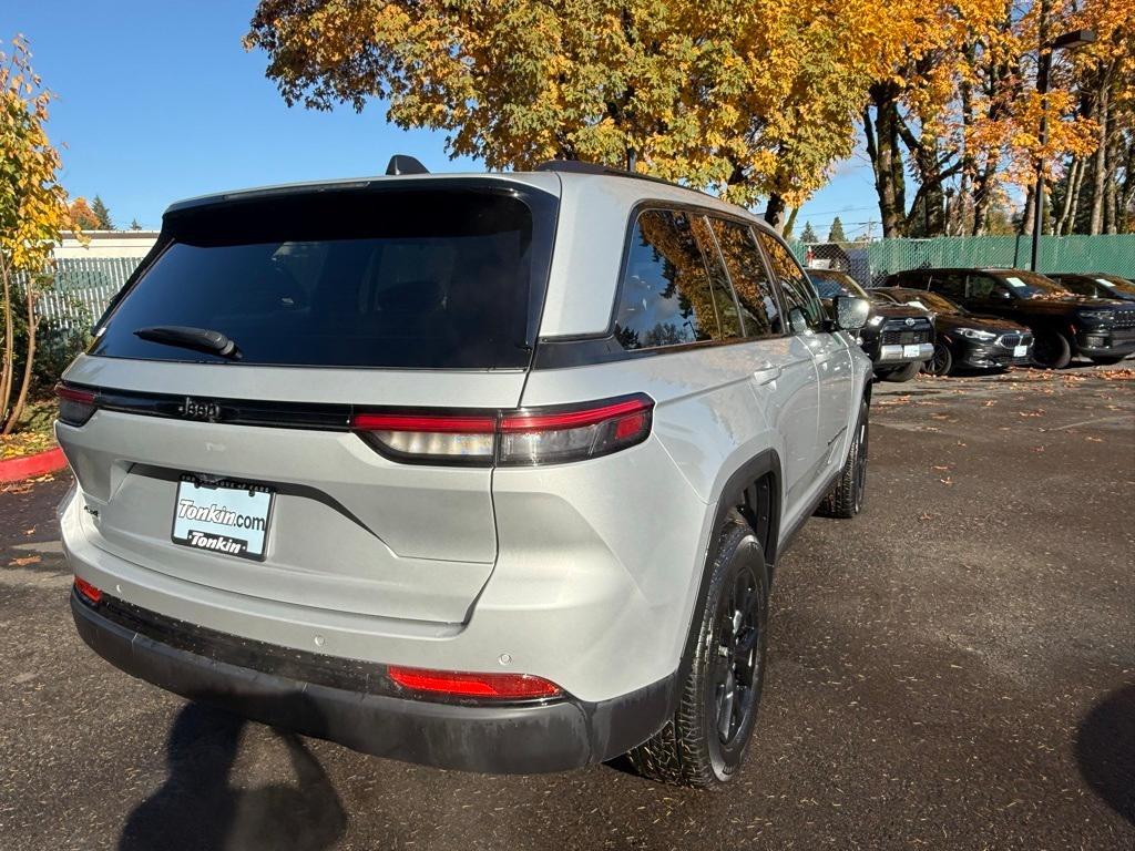 used 2024 Jeep Grand Cherokee car, priced at $28,999