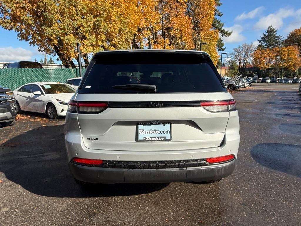 used 2024 Jeep Grand Cherokee car, priced at $28,999