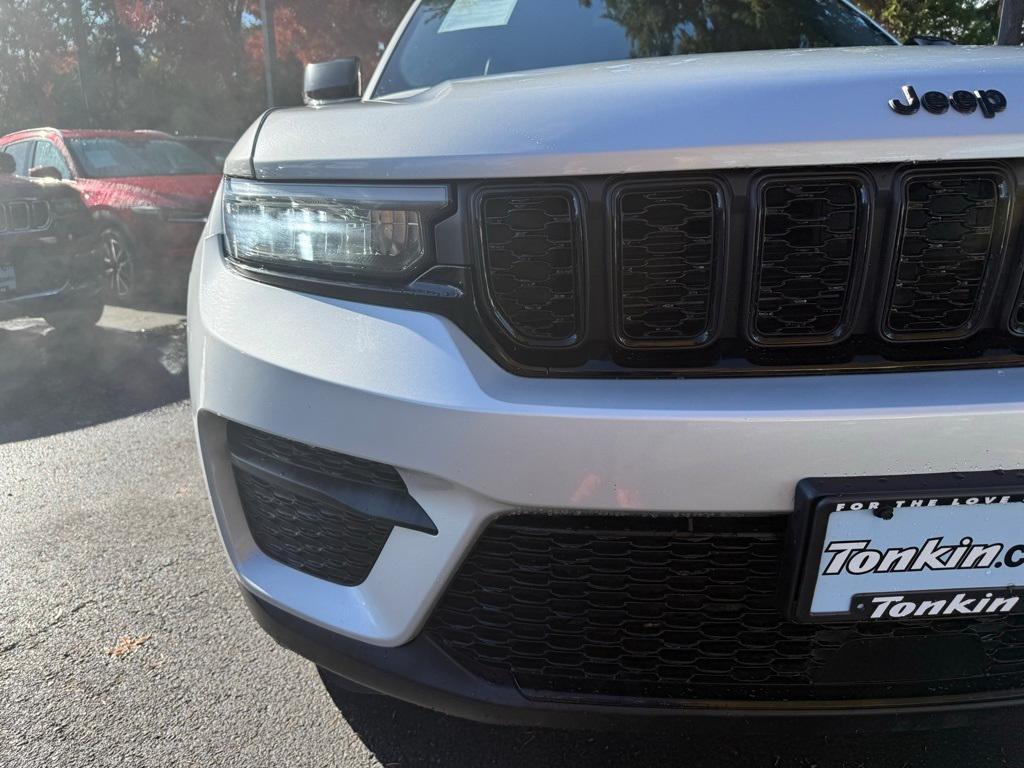 used 2024 Jeep Grand Cherokee car, priced at $28,999