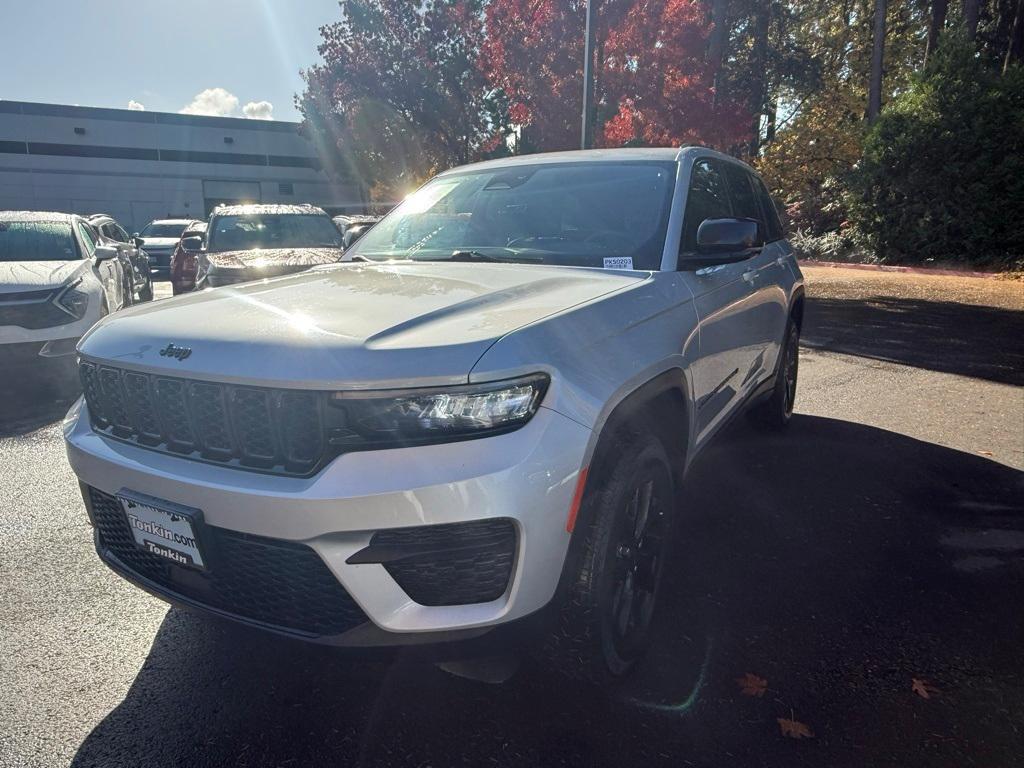 used 2024 Jeep Grand Cherokee car, priced at $28,999