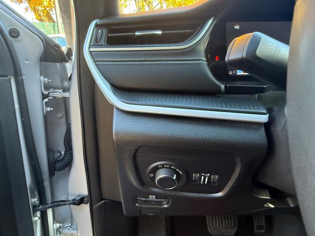 used 2024 Jeep Grand Cherokee car, priced at $28,999