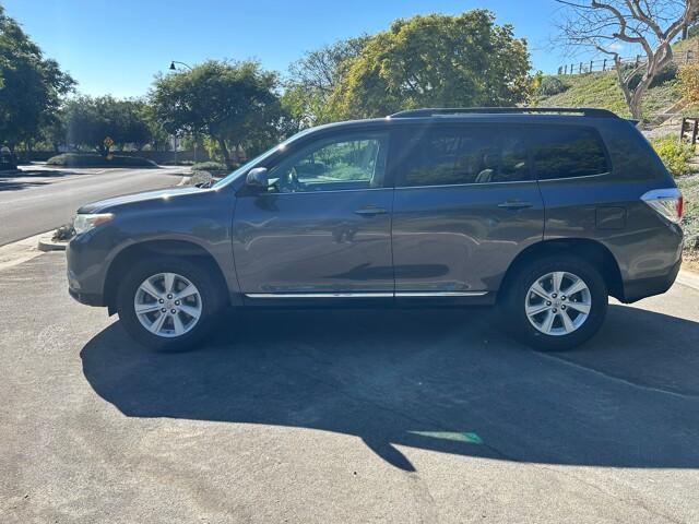 used 2013 Toyota Highlander car, priced at $13,985