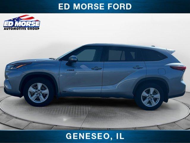 used 2021 Toyota Highlander Hybrid car, priced at $31,499