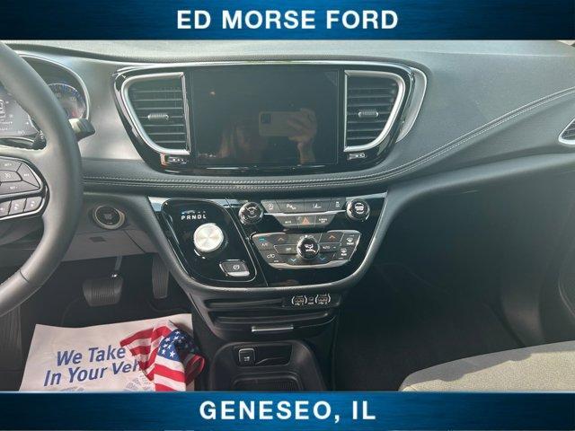 used 2024 Chrysler Pacifica car, priced at $35,999