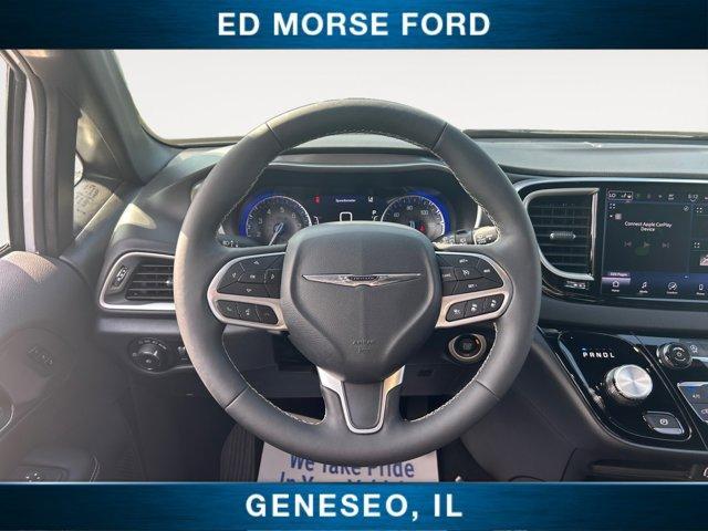 used 2025 Chrysler Pacifica car, priced at $35,999