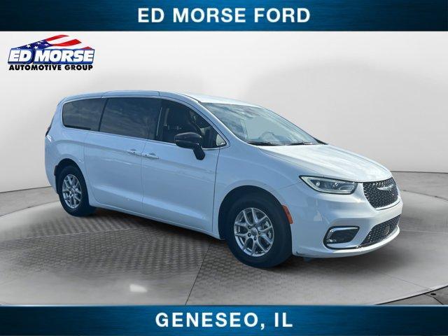 used 2025 Chrysler Pacifica car, priced at $35,999