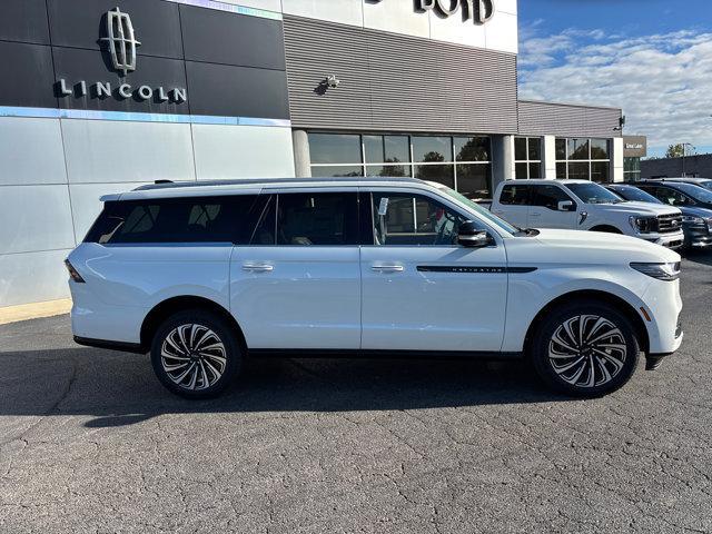 new 2025 Lincoln Navigator car, priced at $123,585