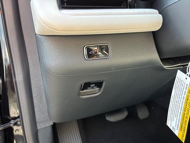 new 2025 Lincoln Navigator car, priced at $107,220