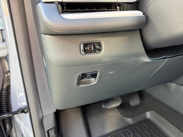 new 2025 Lincoln Navigator car, priced at $107,165
