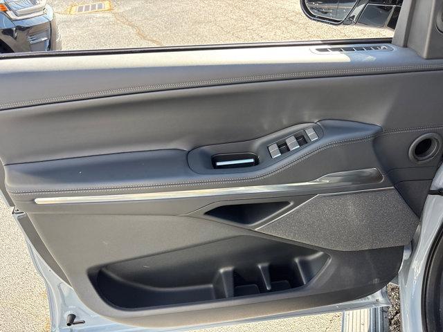 new 2025 Lincoln Navigator car, priced at $110,185