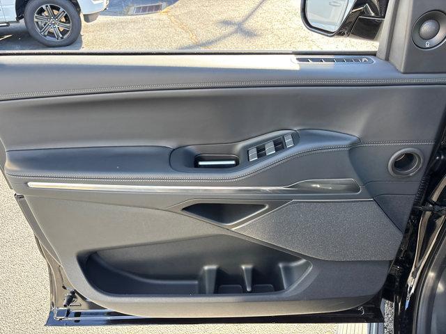 new 2025 Lincoln Navigator car, priced at $106,575