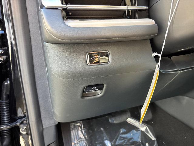 new 2025 Lincoln Navigator car, priced at $106,575