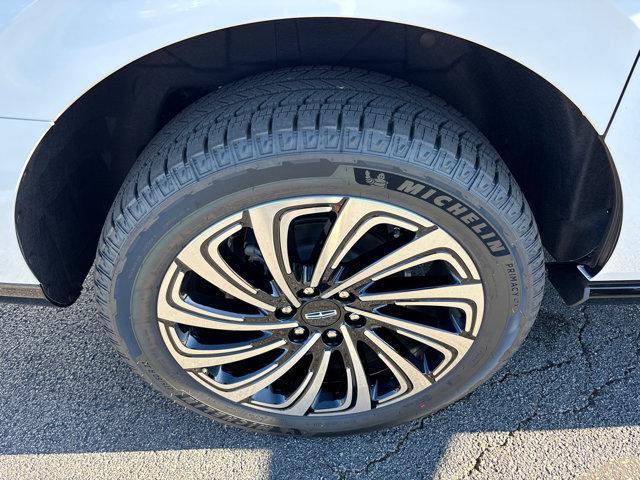 new 2025 Lincoln Navigator car, priced at $122,940