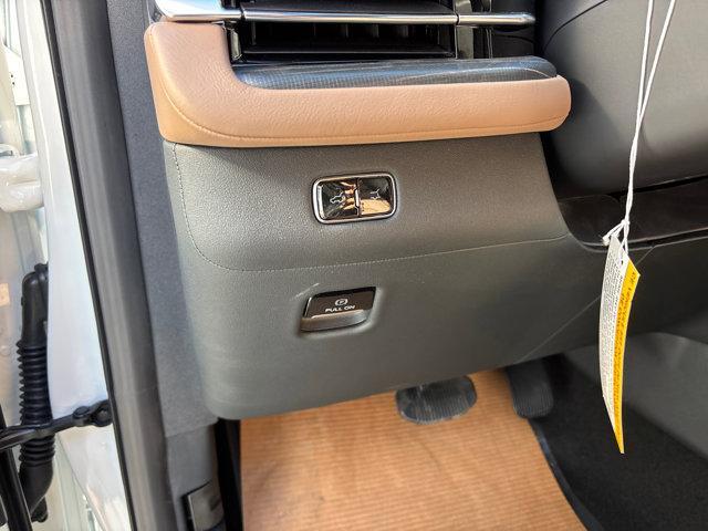 new 2025 Lincoln Navigator car, priced at $122,940