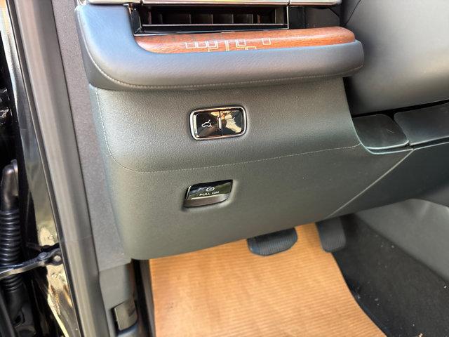 new 2025 Lincoln Navigator car, priced at $122,835