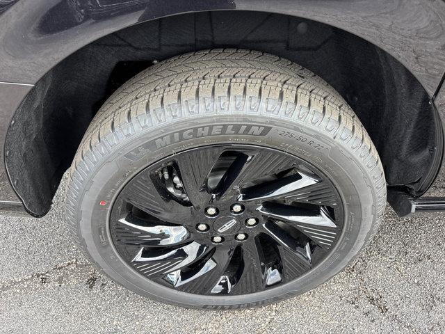 new 2025 Lincoln Navigator car, priced at $122,335