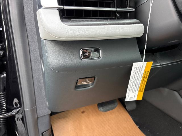 new 2025 Lincoln Navigator car, priced at $122,335