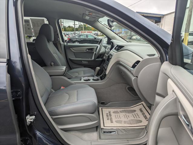 used 2015 Chevrolet Traverse car, priced at $11,800