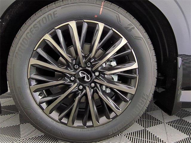 new 2025 INFINITI QX80 car, priced at $108,000