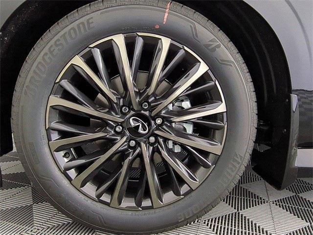 new 2025 INFINITI QX80 car, priced at $101,420