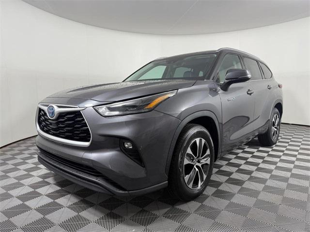 used 2021 Toyota Highlander Hybrid car, priced at $29,542
