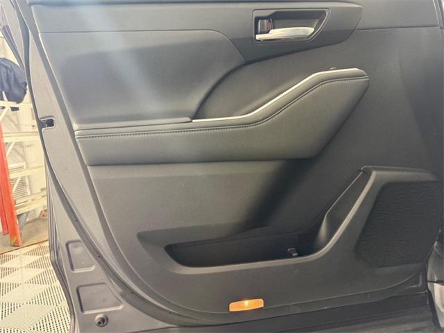 used 2021 Toyota Highlander Hybrid car, priced at $29,542