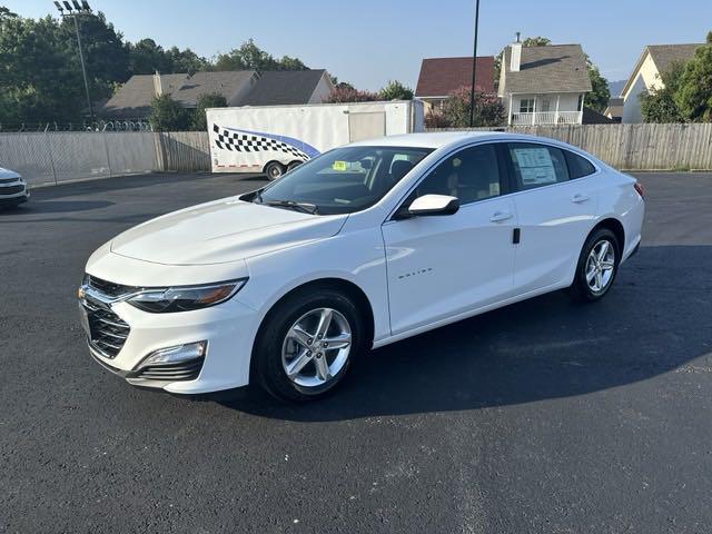 new 2025 Chevrolet Malibu car, priced at $25,715