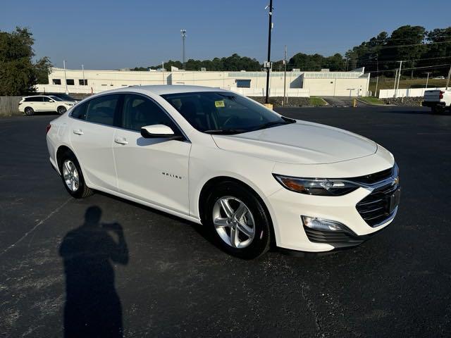 new 2025 Chevrolet Malibu car, priced at $25,715