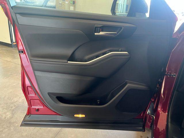 new 2025 Toyota Highlander car, priced at $50,167