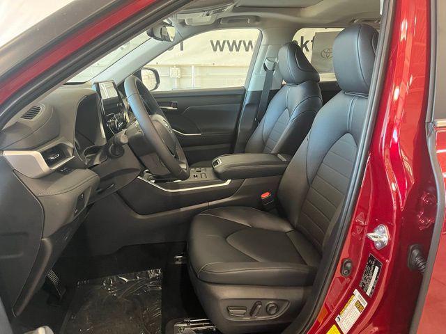 new 2025 Toyota Highlander car, priced at $50,167