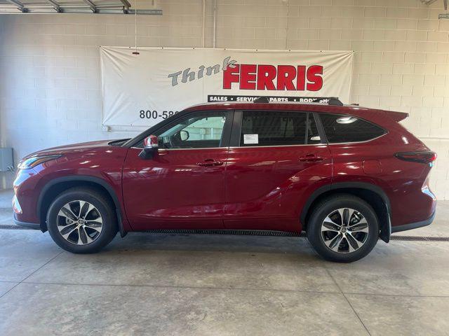 new 2025 Toyota Highlander car, priced at $50,167
