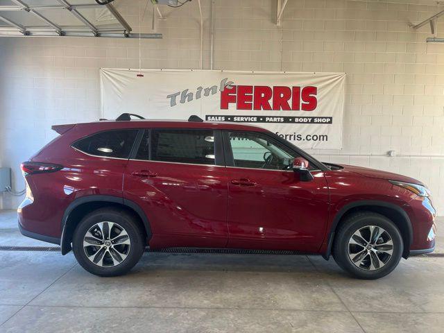 new 2025 Toyota Highlander car, priced at $50,167