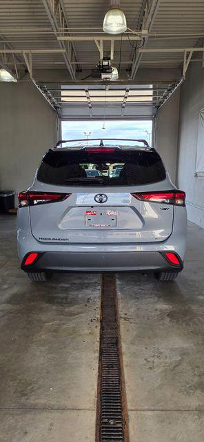 new 2025 Toyota Highlander Hybrid car, priced at $51,628