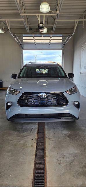 new 2025 Toyota Highlander Hybrid car, priced at $51,628