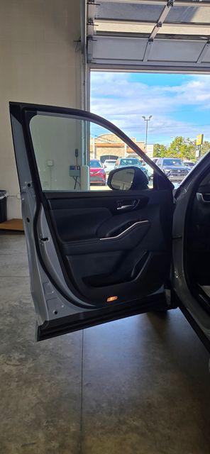 new 2025 Toyota Highlander Hybrid car, priced at $51,628