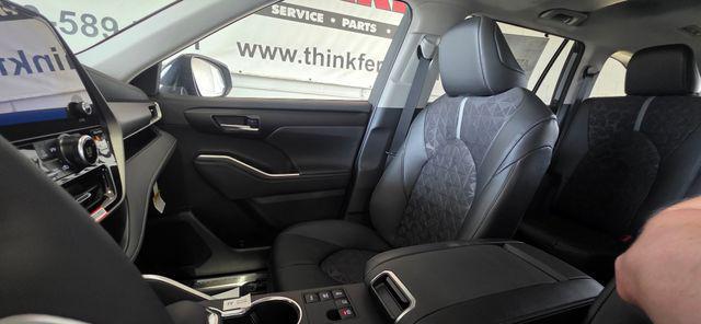 new 2025 Toyota Highlander Hybrid car, priced at $51,628