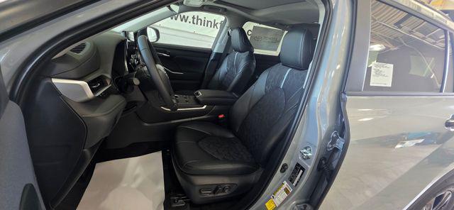 new 2025 Toyota Highlander Hybrid car, priced at $51,628