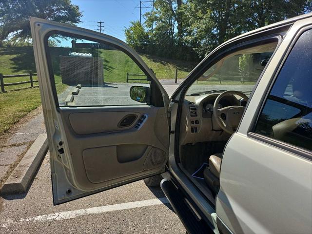 used 2005 Ford Escape car, priced at $7,399