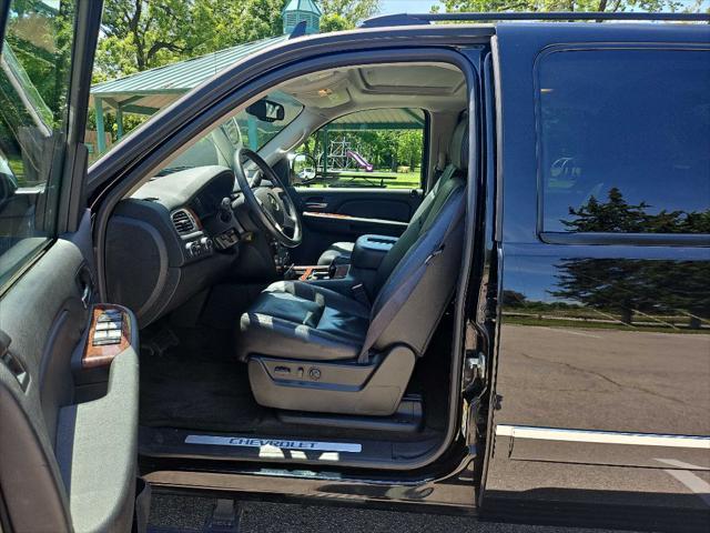 used 2009 Chevrolet Avalanche car, priced at $18,999